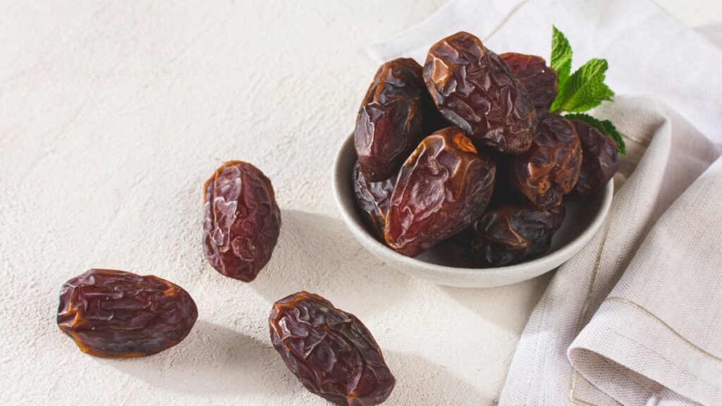 Date Delights: Natural Sweetener Benefits and Caloric Density Awareness